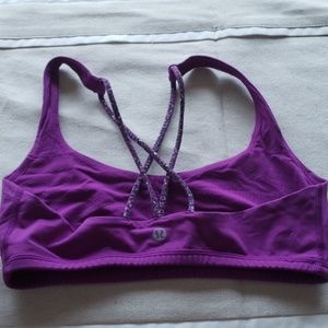 Lululemon sports bra